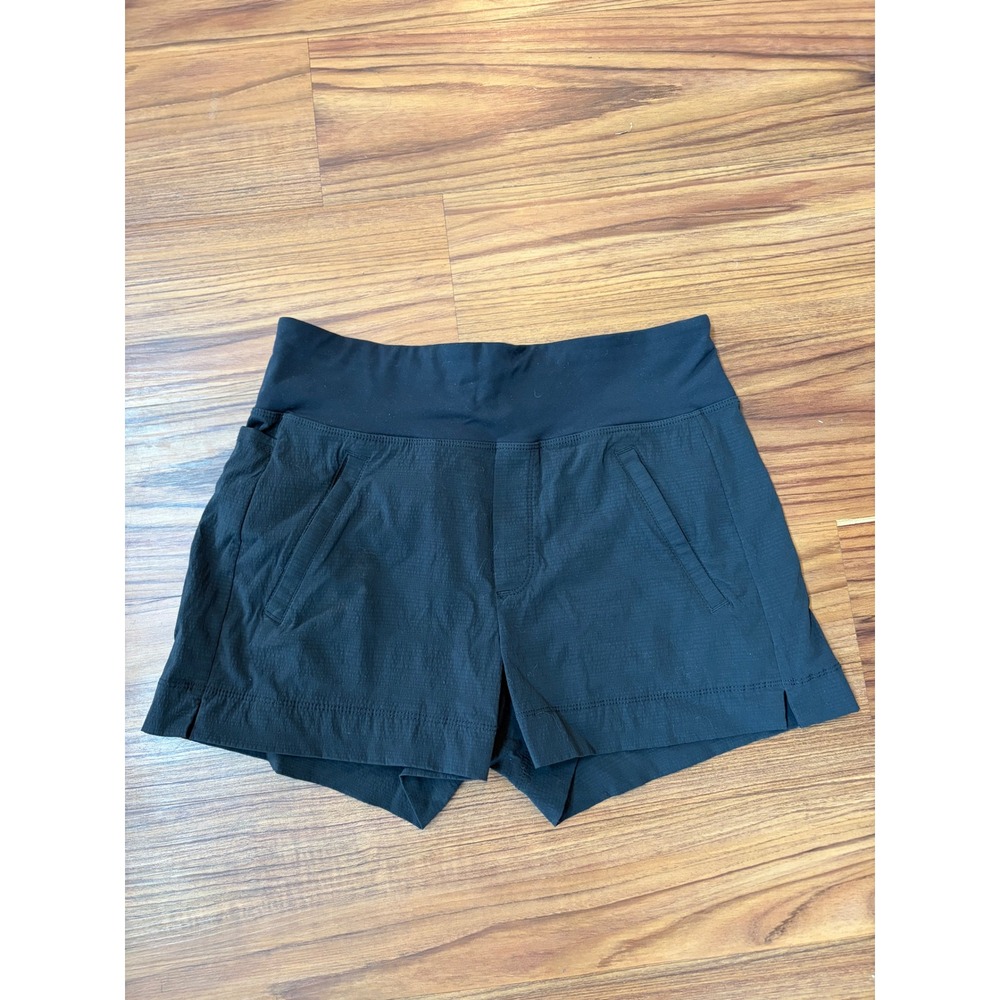 Athleta Trekkie North Mid Rise 3.5" Shorts in black Sz 2